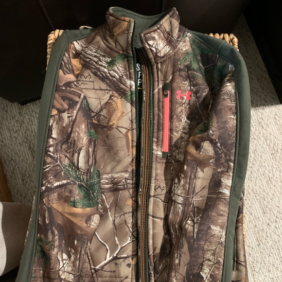 Under Armour Woodland Camo Vest with Olive Trim - Picture 1 of 1